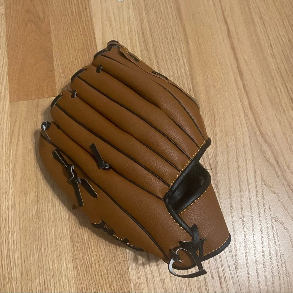 Right Handed Glove 10.5” Tan Black Stitching Baseball Kids